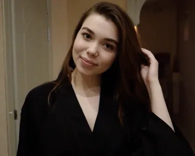 Смотреть порно: Поставил подруге Винду - за одно трахнул по делу