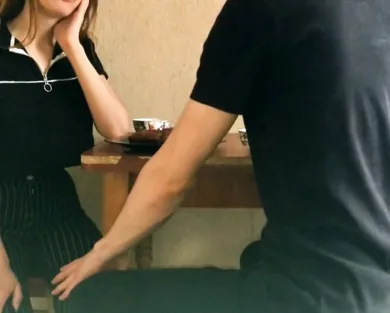 Смотреть порно: Зашел к другу в гости и трахнул его девушку - пока его не было дома!