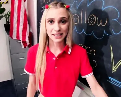 Смотреть порно: Молоденькая студентка занимается сексом с преподом с университета!