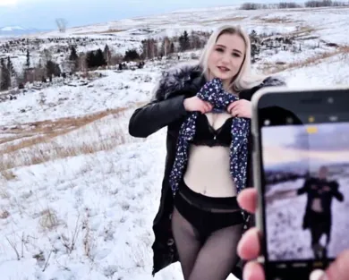 Смотреть порно: Секс с русской студенткой-шлюшкой со спермой в рот - на природе зимой!