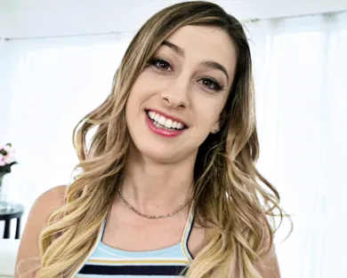 Смотреть порно: Молодая шлюшка трахается в анал и снимается в порно с 18 лет