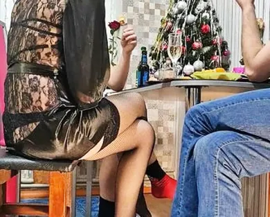 Смотреть порно: Разрешил жене изменить с другом при нем и она согласилась