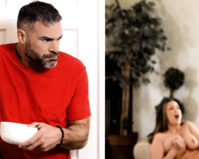 Смотреть порно: Спалил мастурбацию соседки и сочно вытрахал ее