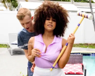 Смотреть порно: Молодой пацан трахает мулатку - Это его первый секс с темнокожей