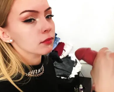 Смотреть порно: Не знаешь как начать встречаться с парнем? Сделай ему вот такой минет!