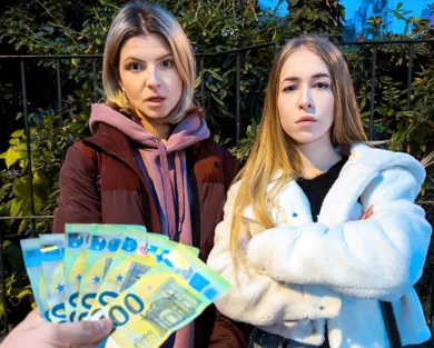 Смотреть порно: Секс с подругами за деньги